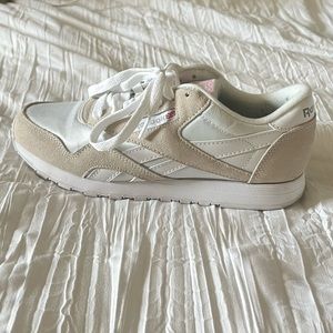 women’s reebok classic nylon shoes, size 8